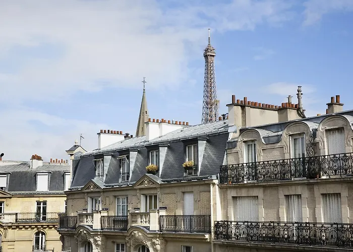Paris Hotels for Romantic Getaway