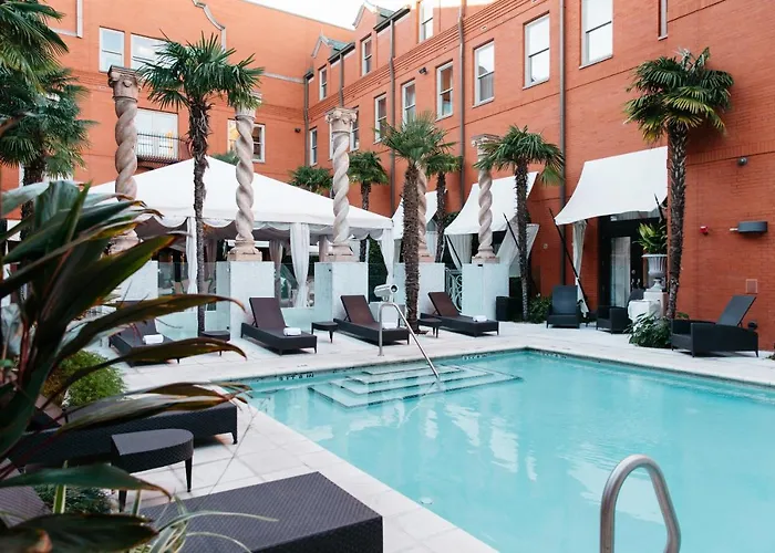 Savannah Hotels for Romantic Getaway